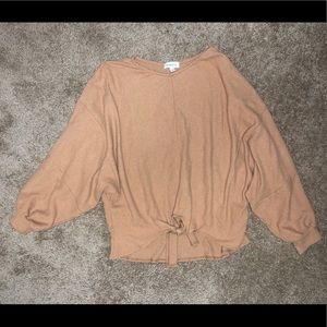 Women’s top tie detail in front